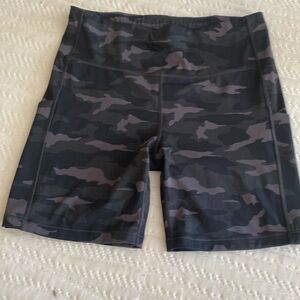Athleta Shorts size Large